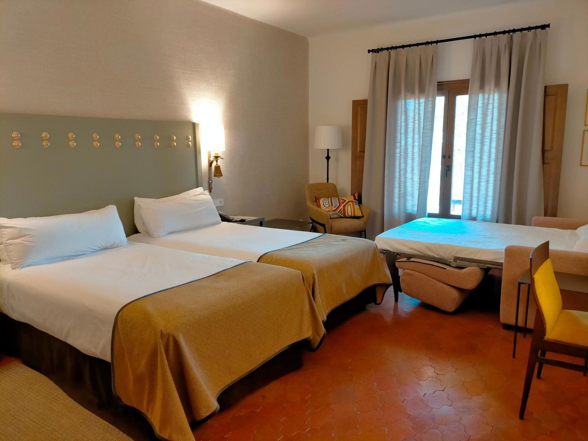 Parador De Benavente Exterior photo