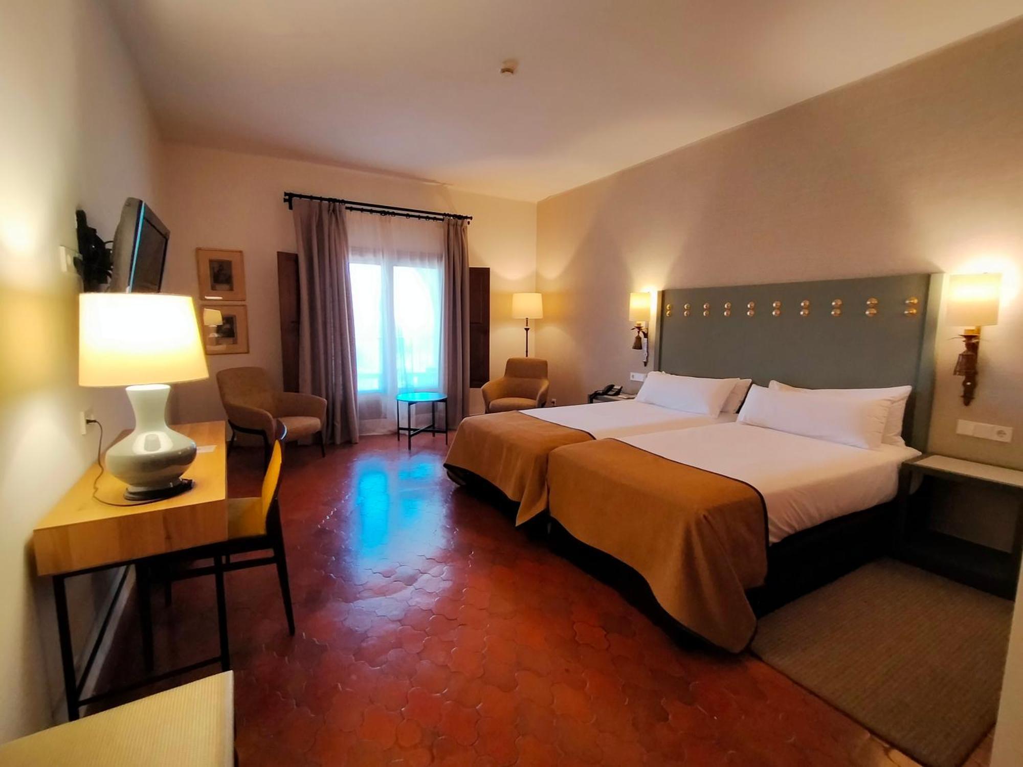 Parador De Benavente Exterior photo