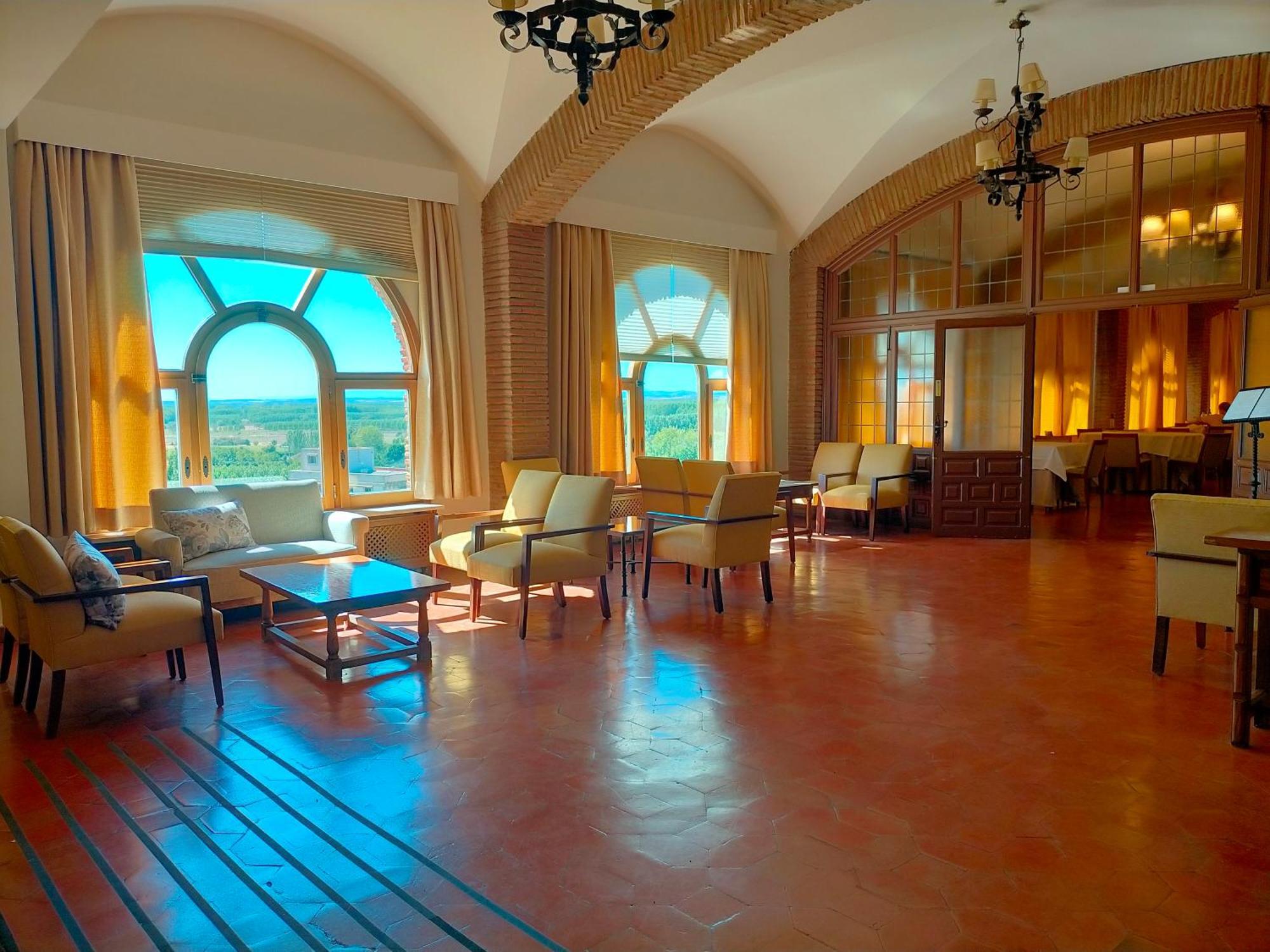 Parador De Benavente Exterior photo