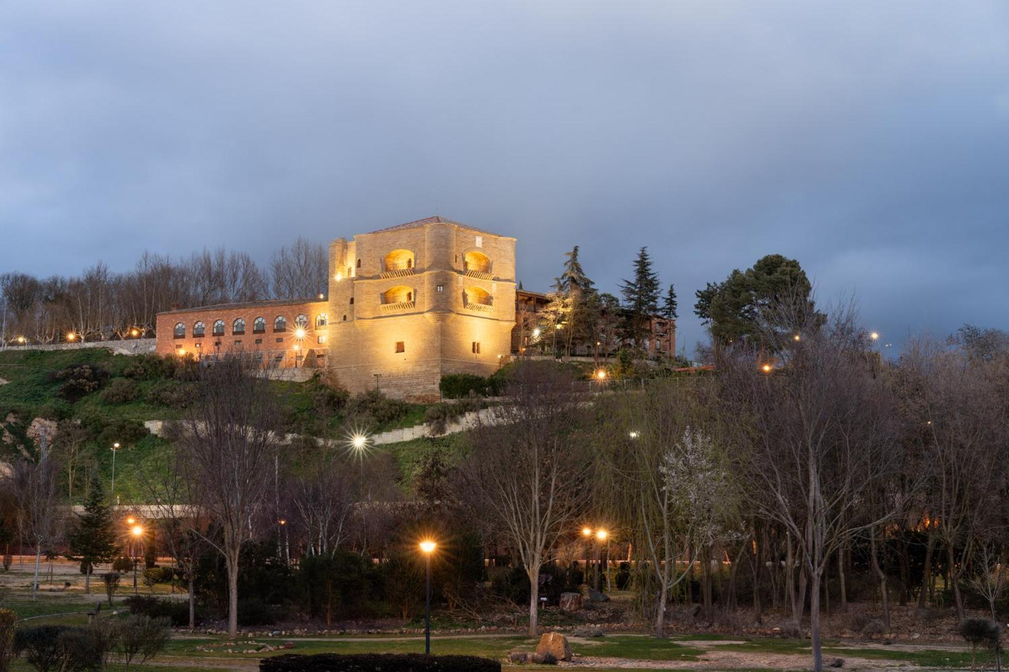 Parador De Benavente Exterior photo