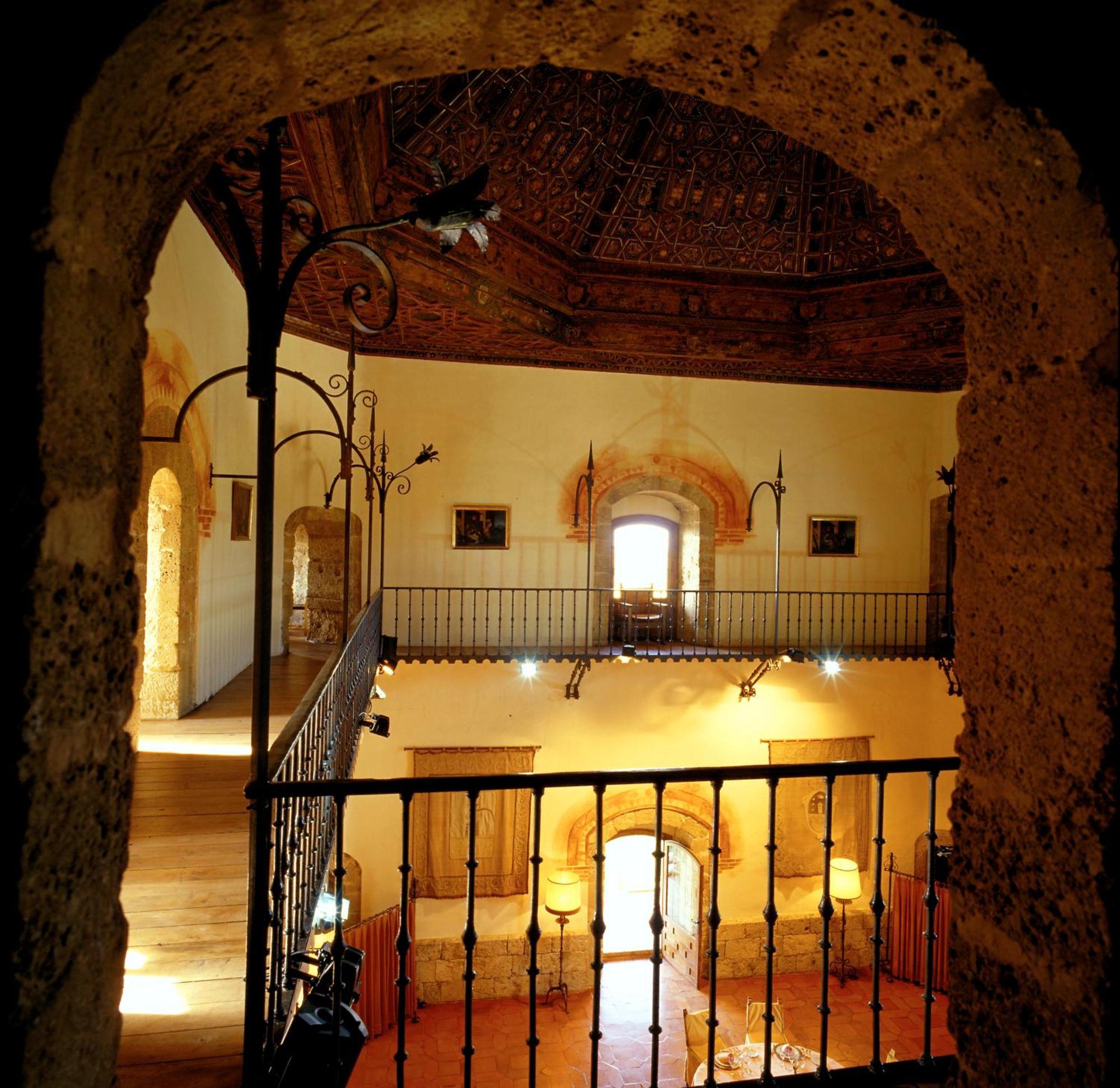 Parador De Benavente Exterior photo
